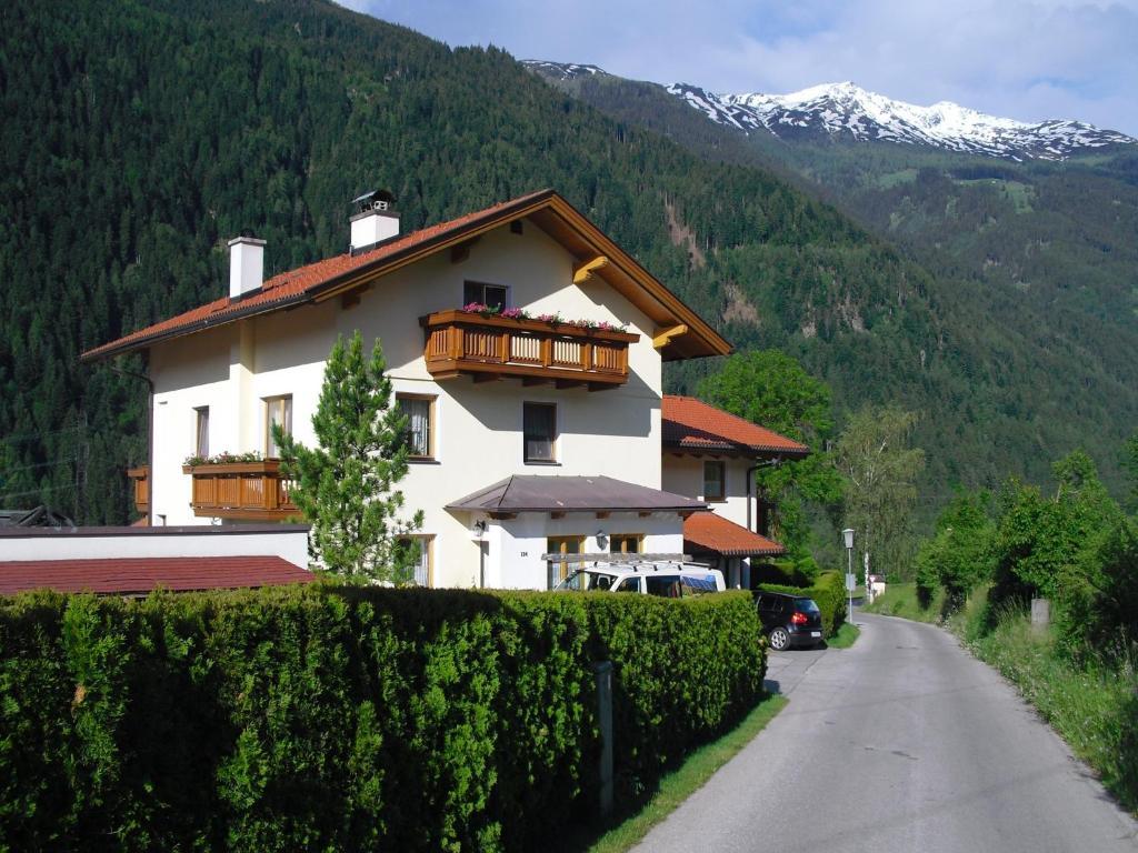 Haus Grünbacher Lienz Exterior foto